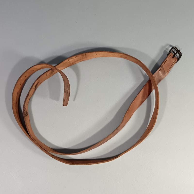 SANGLE COURROIE MODELE 1893 POUR HAVRESAC SAC A DOS ET AS DE CARREAU LONGUEUR 170 cm SERIES DE 11 ET 15 TROUS DECALES